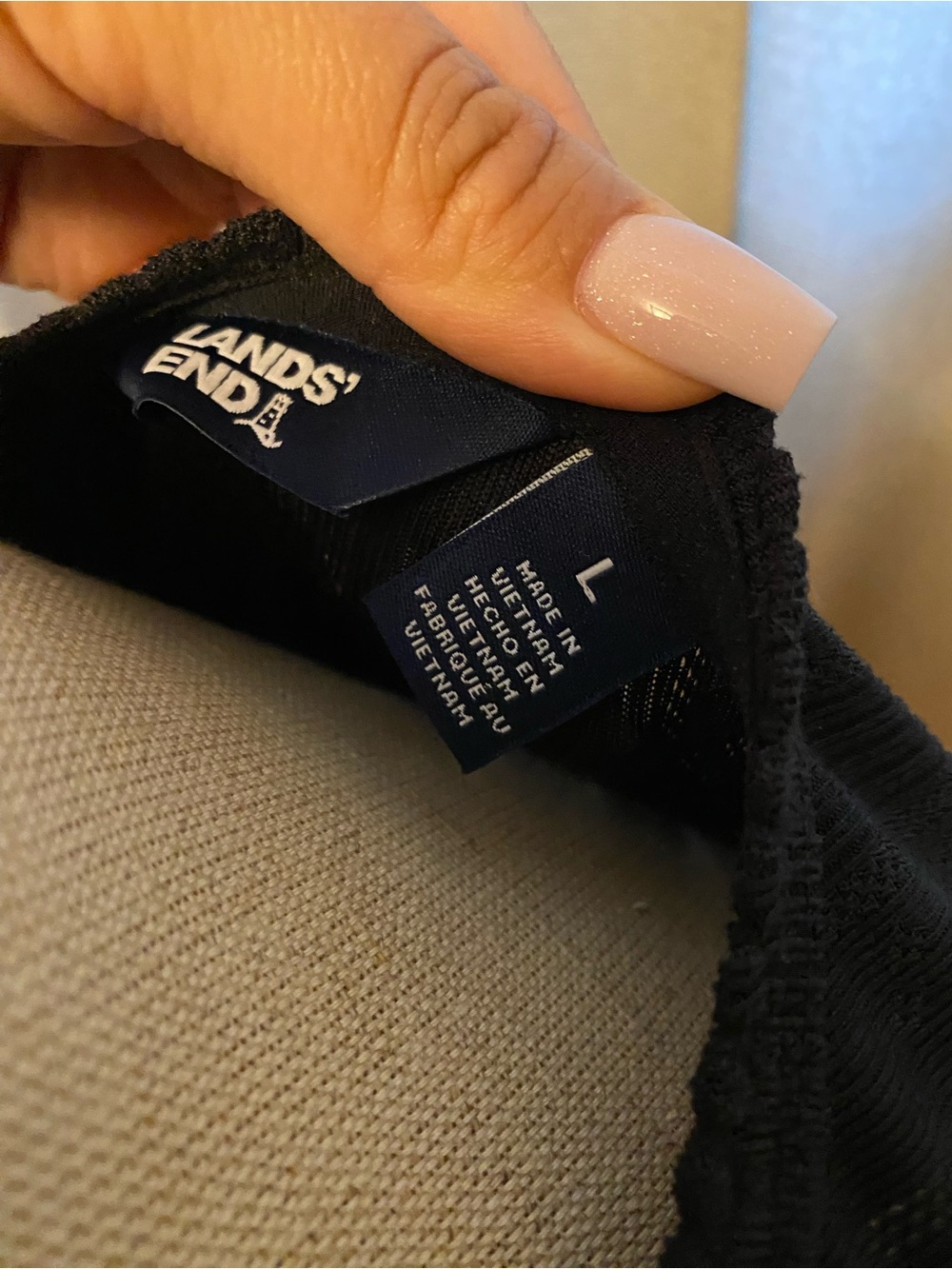 Lands' End Black V-Neck Short Sleeve Tee with Subtle Knit Texture, Size Large - Picture 3 of 6